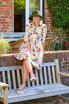 Blühende Aussichten: Warum Blümchenkleider nie aus der Mode kommen