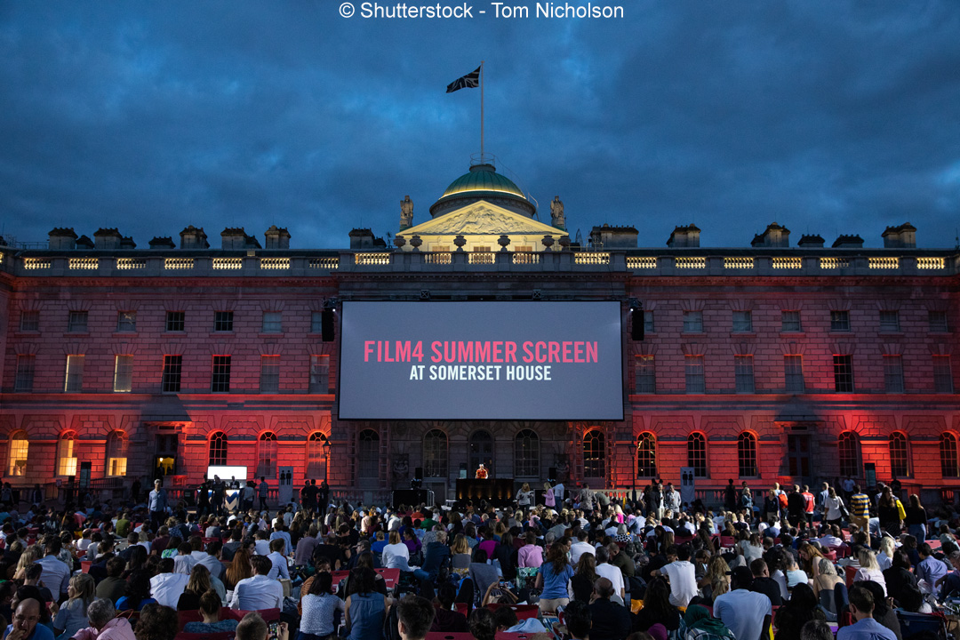 Nächte im Londoner Somerset House: Freiluftkino vor prächtiger Kulisse (Bildquelle: Shutterstock - Tom Nicholson)