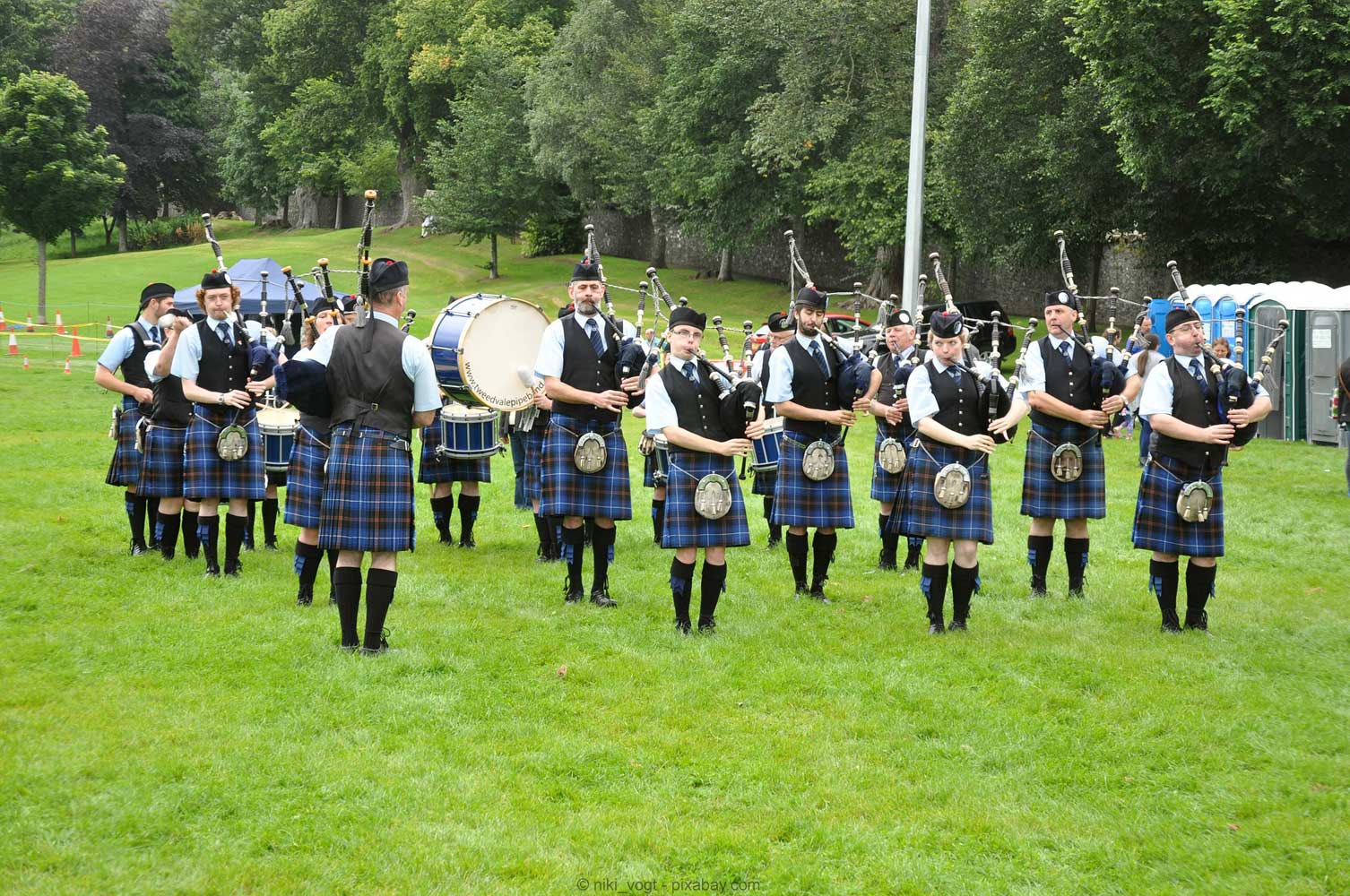 Sportlich im Schottenrock: die Highland Games