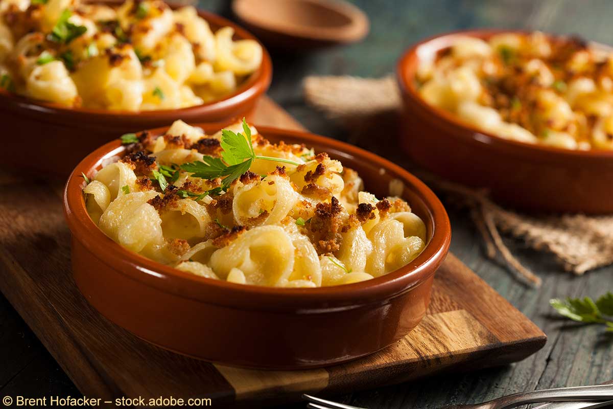 Macaroni Cheese in drei kleinen Auflaufformen