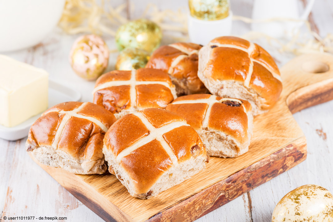 Hot Cross Buns - englische Osterbrötchen